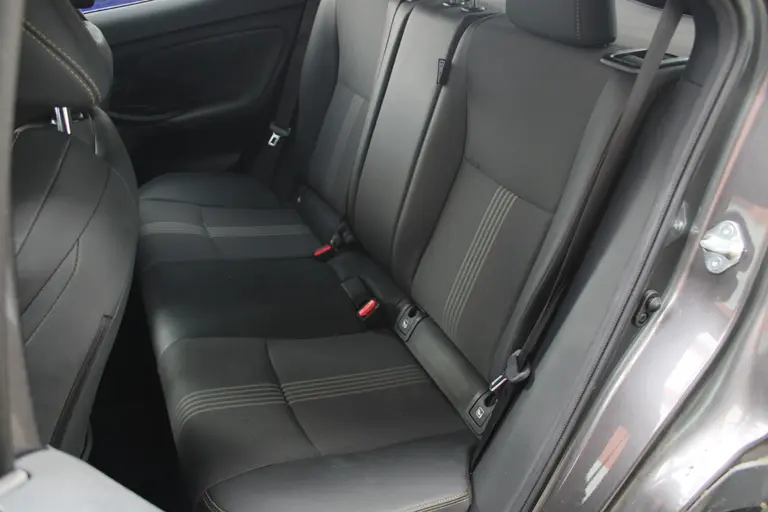 Toyota Yaris Cross 1.5 Hybrid Adventure Trekhaak, JBL Audio, Head-up Display, Elektrische Achterklep, Stuur- en Stoelverwarming afbeelding 7