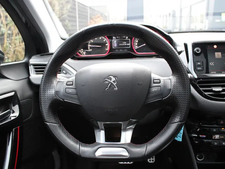 Peugeot 2008 1.2 PureTech GT-Line 110PK EAT6 Automaat Panoramadak, Camera Achter, Parkeerhulp achter, Lichtmetalen velgen afbeelding 19