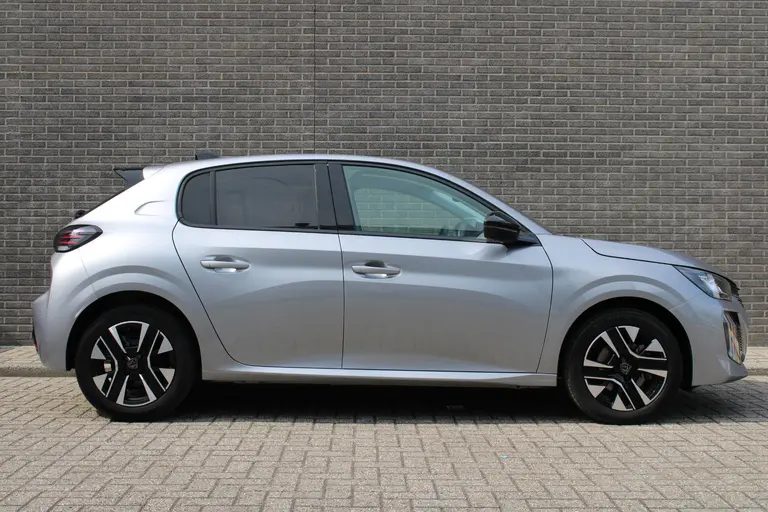 Peugeot 208 Hybrid 100 e-DCS6 Allure Automaat, Navigatie, Applecarpl./Andr. Auto, Keyless entry/Start afbeelding 2