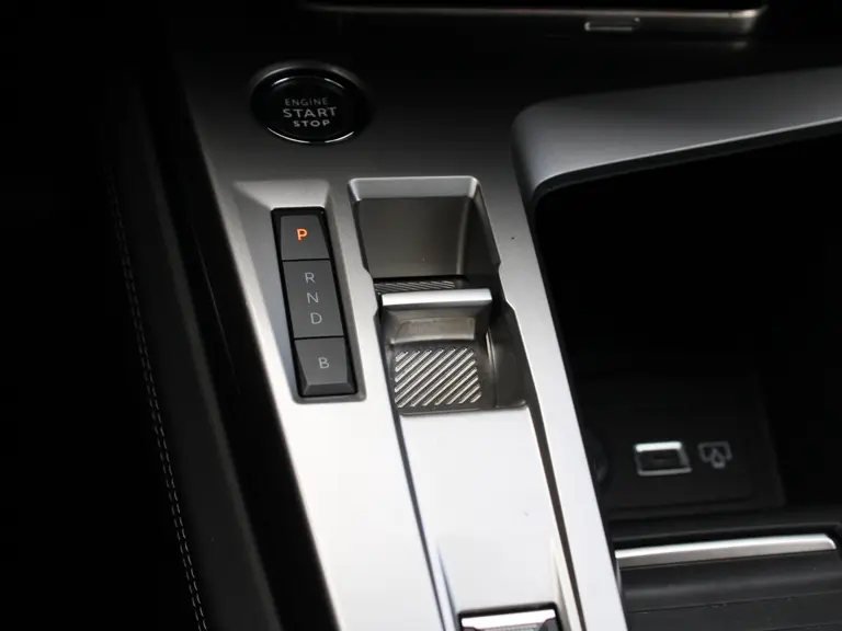 Peugeot 408 Allure 1.6 HYbrid 180PK EAT8 Automaat Navigatie, Rondomzichtcamera, Keyless, Parkeersensoren Voor & Achter, Draadloze Telefoonlader afbeelding 34