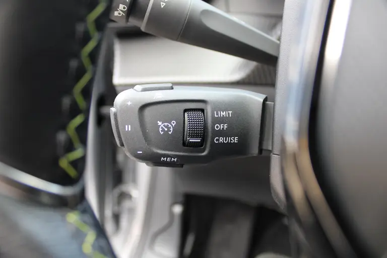 Peugeot e-208 EV GT 350 50 kWh Inclusief batterijtest Panoramadak, Navigatie, Cruise/Climate control, Apple carplay/Android auto, afbeelding 15