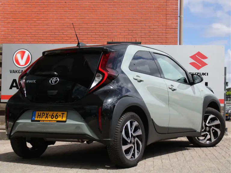 Toyota Aygo X 1.0 VVT-i S-CVT Pulse Automaat Achteruitrijcamera, Parkeersensoren Voor en Achter, Cruise Control Adaptief, Stoelverwarming afbeelding 11