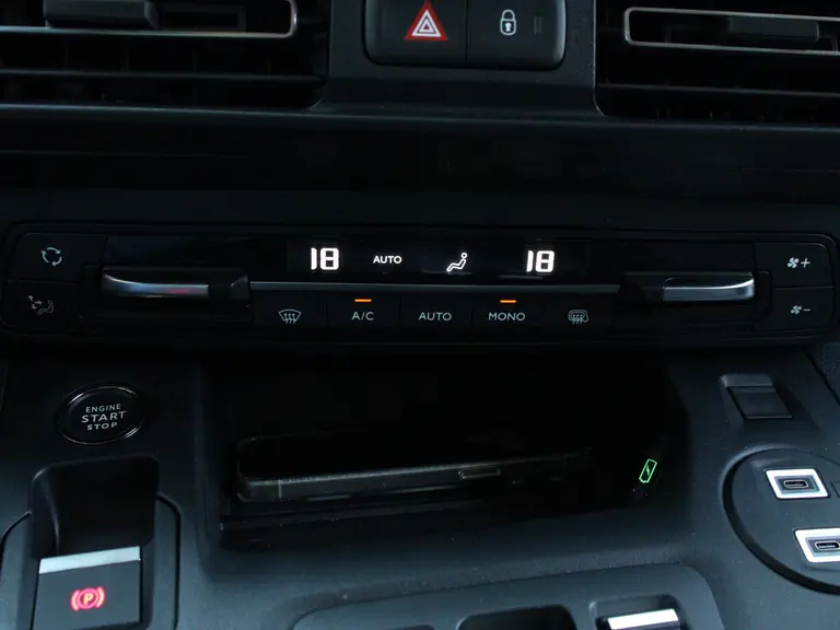 Citroën Berlingo 1.5 BlueHDi 130PK EAT8 Automaat L1 Achteruitrijcamera, Keyless Entry & Start, Parkeersensoren Achter, Aple Carplay, Android Auto afbeelding 27