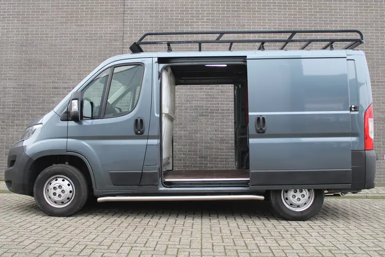 Citroën Jumper 30 2.2 BlueHDi 140 L1H1 Control Economy Climate control, Trekhaak, Navigatie, Camera, Bluetooth handsfree, Imperiaal, Sidebars, afbeelding 4
