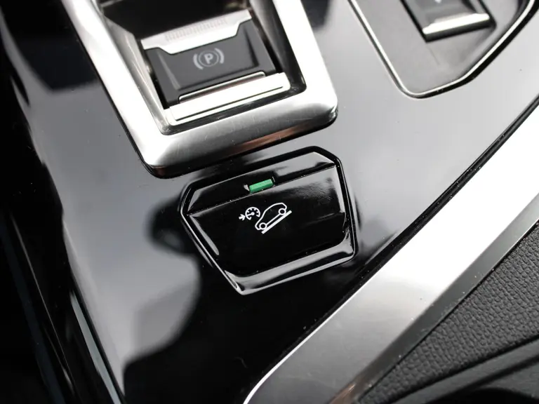 Peugeot 3008 Allure 1.2 PureTech 130PK EAT8 Automaat Navigatie, Achteruitrijcamera, Keyless, Elektrische Achterklep, Perkeersensoren afbeelding 34