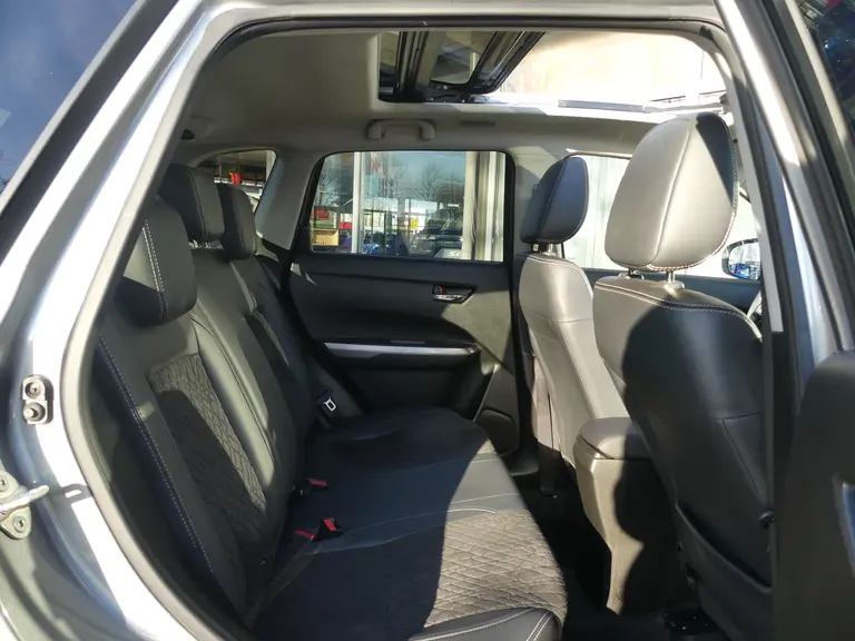 Suzuki Vitara 1.5 Hybrid Style Automaat, Panoramadak, Navigatie afbeelding 24