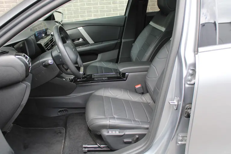 Citroën Ë-C4 Shine 50 kWh Automaat, Navigatie, Airco, Applecarpl./Andr. Auto, achteruitrijcamera afbeelding 9