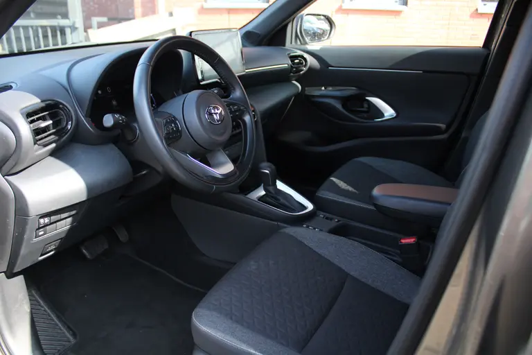 Toyota Yaris Cross 1.5 Hybrid Dynamic Automaat Achteruitrijcamera, Bluetooth, Airco Automatisch, Cruise Control Adaptief, Navigatie afbeelding 17