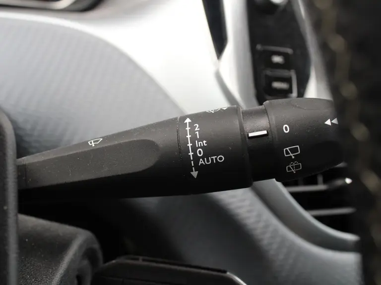 Peugeot 208 1.2 PureTech Allure Navigatie, Climate control, Lichtmetalen Velgen afbeelding 14