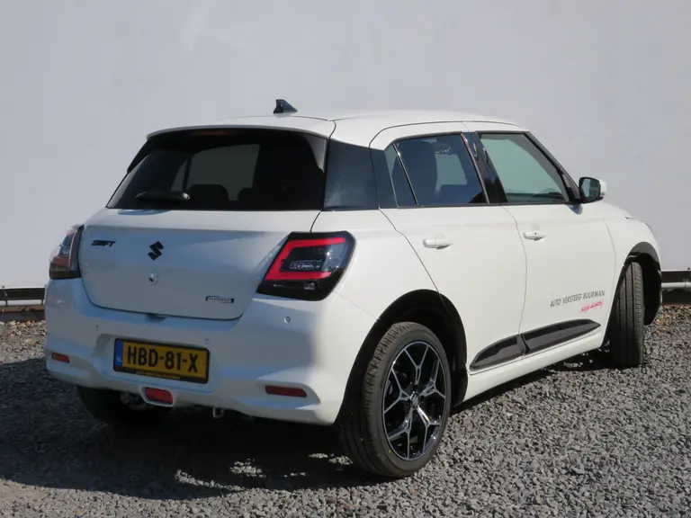 Suzuki Swift 1.2 Style Smart Hybrid Dodehoek Detector, Suzuki Body Kit Piano Black Demo Voordeel! afbeelding 3