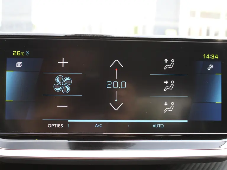 Peugeot e-208 EV GT Pack 50 kWh 136PK Navigatie, Achteruitrijcamera, Panoramadak, Stoelverwarming, Adaptieve Cruise Control afbeelding 25