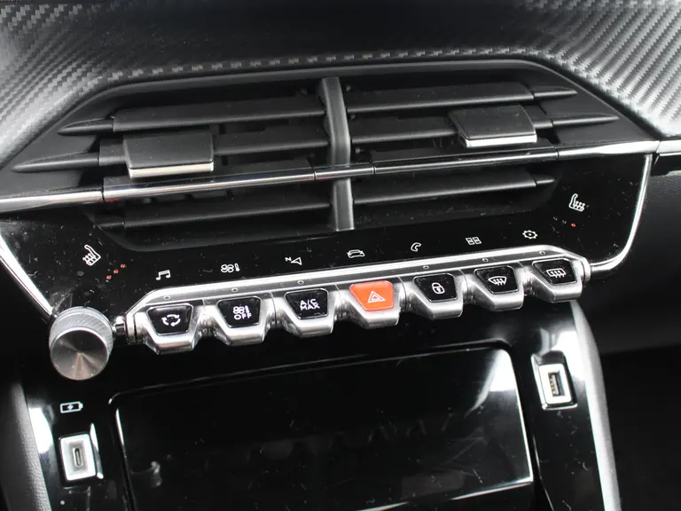 Peugeot 2008 1.2 PureTech 130PK EAT8 GT Pack Camera, Trekhaak, Dode hoekbewaking, Keyless entry afbeelding 29