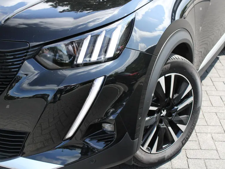 Peugeot e-2008 EV GT Pack 50 kWh 136PK Automaat Alcantara bekleding, Stoelverwarming, Focal Hifi, Achteruitrijcamera afbeelding 2