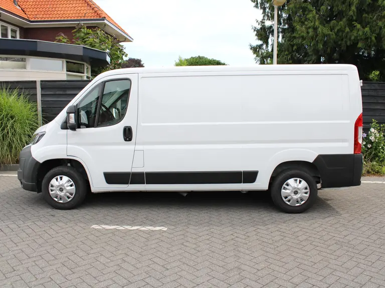 Citroën Jumper 2.2 BlueHDi 120PK S&S L2H1 3.0t Trekhaak, Navigatie, Achteruitrijcamera, Cruise Control, Airco, Dodehoek Detectie afbeelding 6