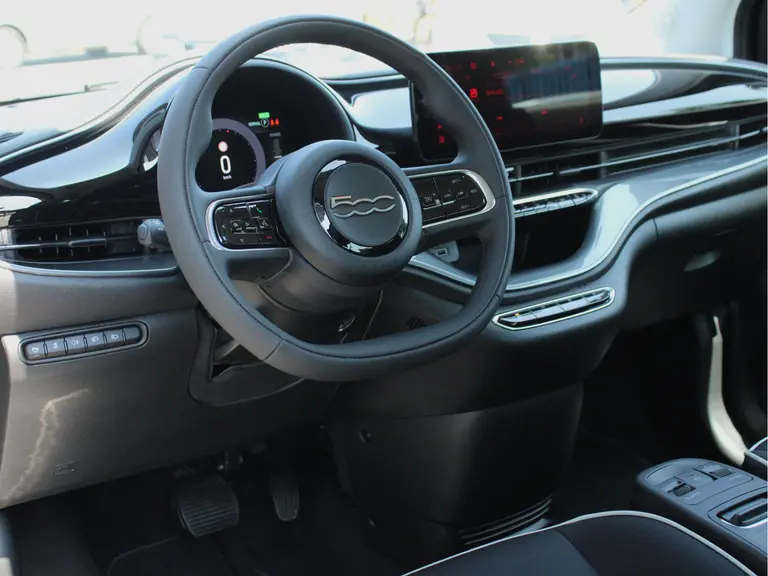Fiat 500 42 kWh inclusief batterijtest Cruise en Climate Control, Parkeersensoren Voor en Achter, Carplay/Android Auto afbeelding 7