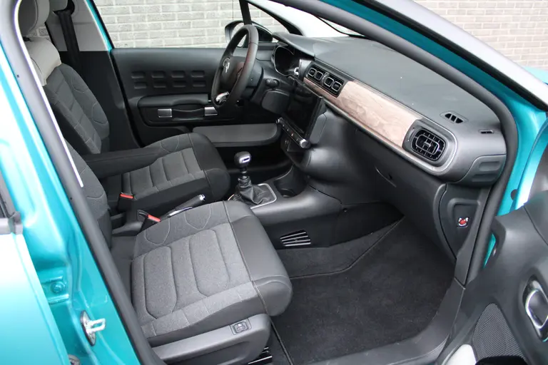 Citroën C3 1.2 PureTech Max 110 PK Cruise/Climate control, Navigatie, Camera, Apple Carplay/Android Auto, Radio/DAB, 17"LM Velgen afbeelding 25