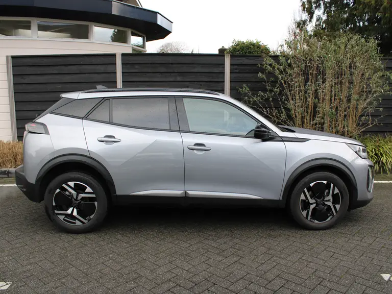 Peugeot 2008 1.2 PureTech 100PK Allure Navigatie, Achteruitrijcamera, Apple Carplay, Android Auto, Parkeersensoren Voor & Achter afbeelding 7