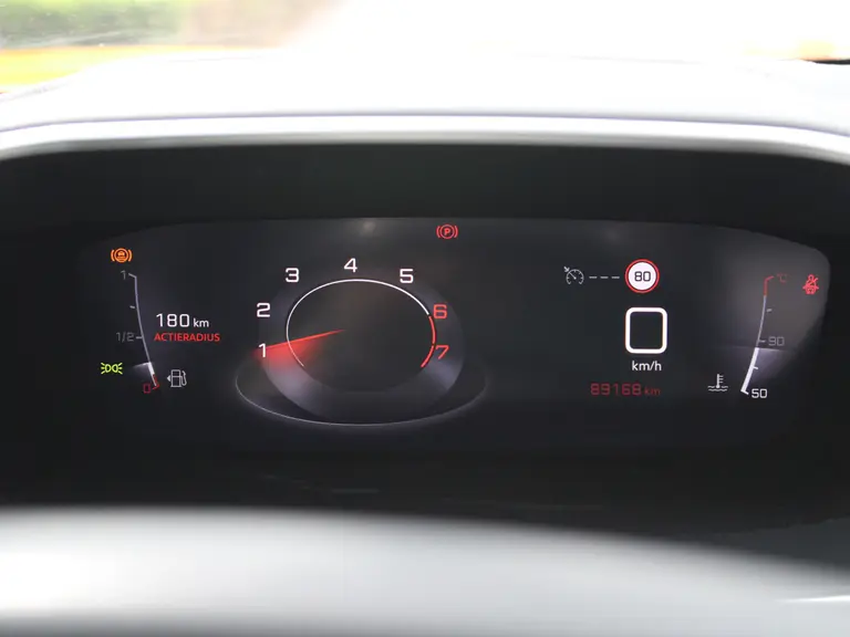 Peugeot 2008 GT-Line 1.2 PureTech 130PK Trekhaak, Navigatie, Achteruitrijcamera, Keyless Start, Parkeersensoren afbeelding 19