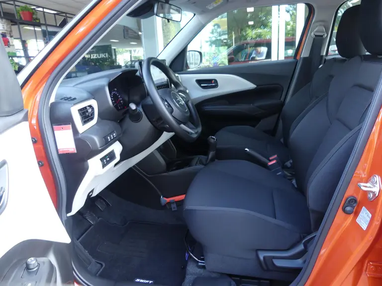 Suzuki Swift 1.2 Comfort Smart Hybrid Airco, Adaptive Cruise Control, Apple CarPlay, Android Auto, Navigatie, Achteruitrijcamera. afbeelding 7