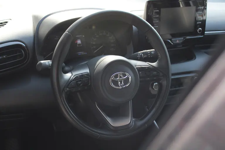 Toyota Yaris 1.5 Hybrid Active Automaat, Applecarplay/Androidauto, Cruise Control afbeelding 3