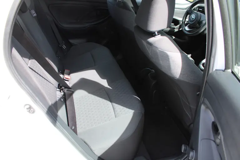 Toyota Yaris 1.0 VVT-i Active, Achteruitrijcamera, Carplay, Cruise control en Airco afbeelding 11