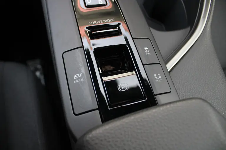 Toyota C-HR 1.8 Hybrid 140 First Edition Automaat 360° Camera, Elektrische Achterklep, Draadloze Carplay\Android Auto, Keyless Go afbeelding 28