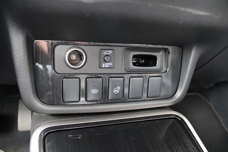 Mitsubishi Outlander 2.0 PHEV instyle+ Cruise/Climate control, Trekhaak, Sch.kanteldak,  Navigatie, Camera, Parkeersensoren Hybride batterij capaciteit: 34,2 Ah. Trekgewicht 1.500 kg. afbeelding 22