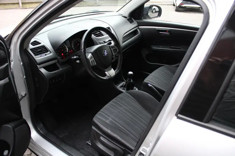 Suzuki Swift 1.2 Bandit EASSS ,Cruise-Control, 1e Eigenaar en Dealer onderhouden! afbeelding 10