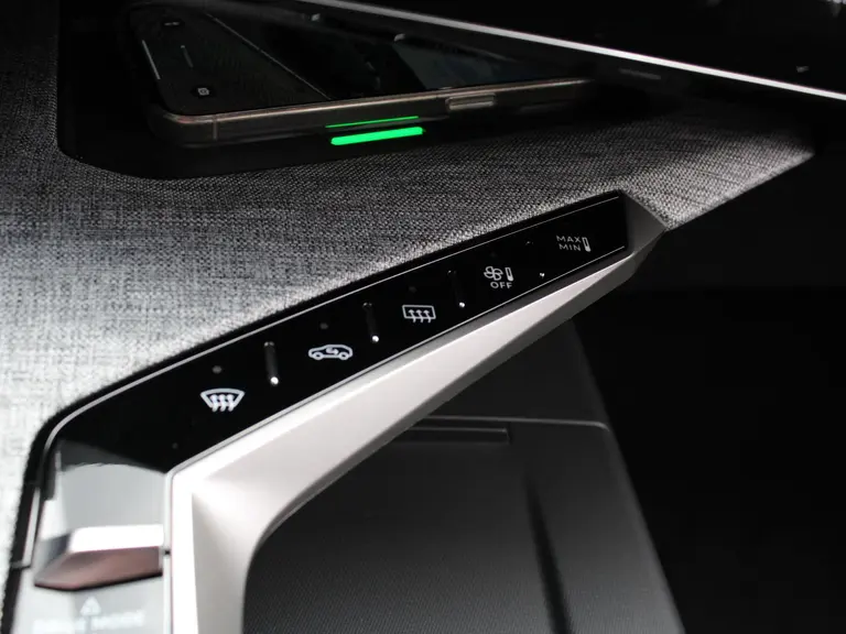 Peugeot 3008 Allure 1.2 Hybrid 136PK e-DCS6 Automaat Navigatie, Rondomzichtcamera, Stoel & Stuurwielverwarming, Keyless, Draadloze Telefoonlader afbeelding 34