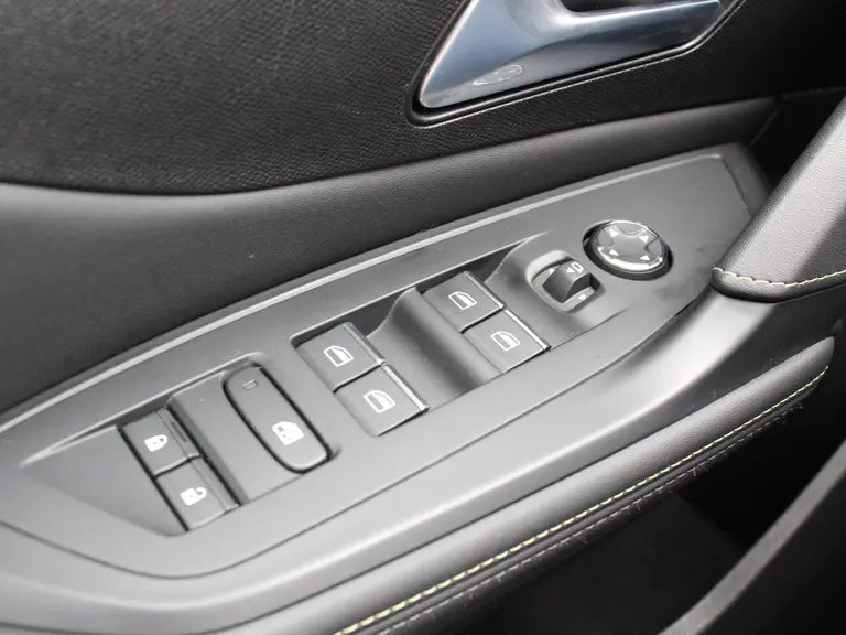 Peugeot 308 GT Pack Business 1.6 HYbrid 180PK EAT8 Automaat ,Leder, Panoramadak, Navigatie, Rondomzichtcamera, Keyless, Stuurwielverwarming afbeelding 20