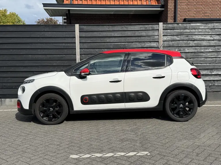 Citroën C3 Shine 1.2 PureTech 82PK Navigatie, Achteruitrijcamera, Keyless, Stoelverwarming, Parkeersensoren afbeelding 6