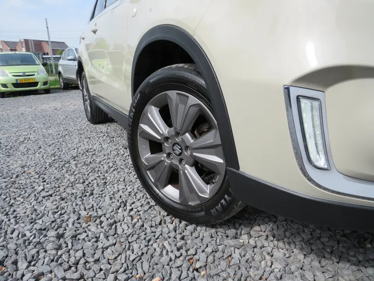 Suzuki Vitara 1.0 Boosterjet Select 1e Eig, Dealer Onderhouden, Cruise control En Android/Apple Carplay afbeelding 5
