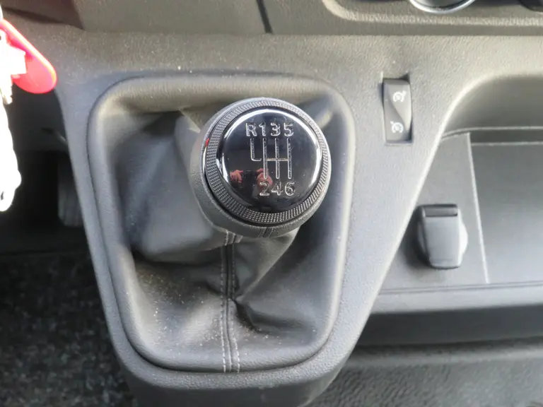 Renault Master T35 2.3 dCi 145 L3 Energy EURO VI, Bakwagen met Laadklep Hollandia, Navigatie en Cruise Control afbeelding 24