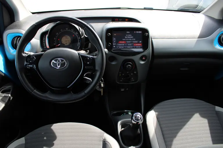 Toyota Aygo 1.0 VVT-i x-first, Camera, Applecarplay/Androidauto, LM-Velgen en Dealer ondehouden! afbeelding 8