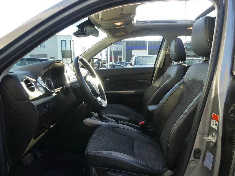 Suzuki Vitara 1.5 Hybrid Style Automaat, Panoramadak, Navigatie afbeelding 9