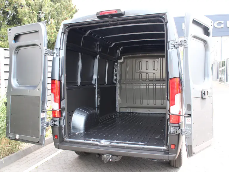 Peugeot Boxer 2.2 BlueHDi 140PK L2H2 3.5t EAT8 Automaat Navigatie, Achteruitrijcamera, Trekhaak, Climate Control, Apple Carplay, Android Auto afbeelding 10
