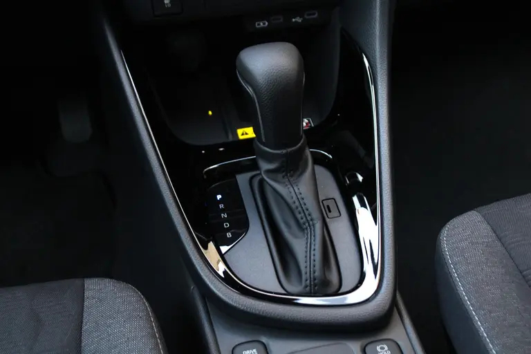 Toyota Yaris 1.5 Hybrid 115 Team Player Automaat Achteruitrijcamera, Parkeersensoren voor en achter, Airco Automatisch, Cruise Control Adaptief afbeelding 18