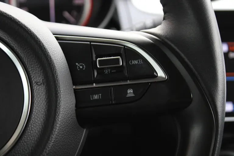 Suzuki Swift 1.2 Stijl 90PK Smart Hybrid Adaptieve Cruise Control, Stoelverwarming, Airco Automatisch, Achteruitrijcamera, Navigatie afbeelding 32