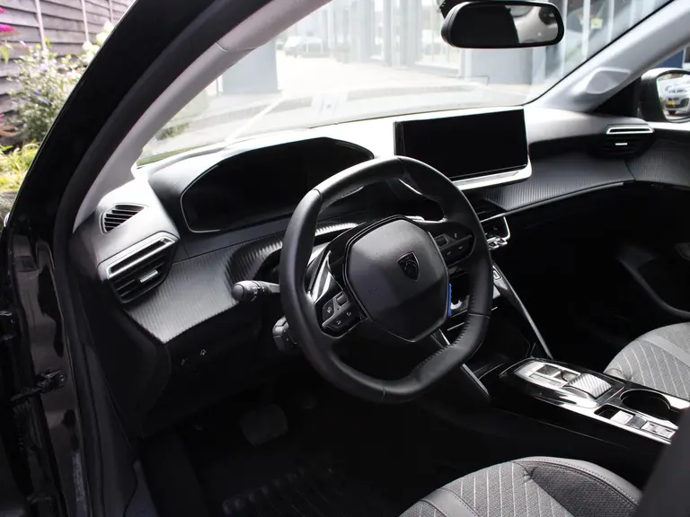 Peugeot 208 Allure 1.2 Hybrid 100PK e-DCS6 Automaat Navigatie, Camera Achter, Stoelverwarming voor, Adaptieve Cruise Control afbeelding 35