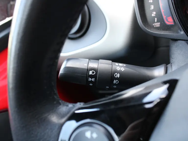 Peugeot 108 Allure 1.0 e-VTi 70PK 5DRS Navigatie, Achteruitrijcamera, Keyless Entry & Start, Cimate Control afbeelding 19