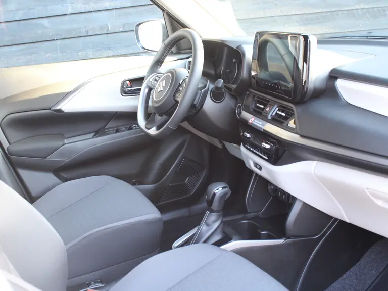 Suzuki Swift 1.2 Style 85PK Smart Hybrid CVT Automaat Two-Tone dak, Climate Control, Navigatie, Lichtmetalen velgen, Zwarte Wielkast randen afbeelding 39
