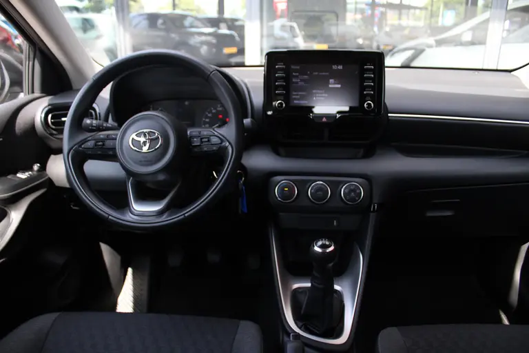 Toyota Yaris 1.0 VVT-i Active Achteruitrijcamera, Bluetooth, Cruise Control Adaptief, Airco afbeelding 17