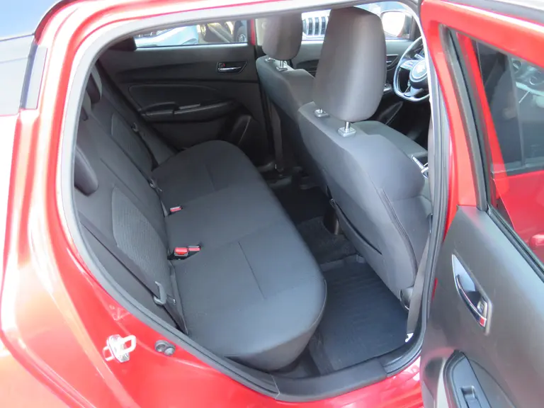 Suzuki Swift 1.2 Stijl/Style Smart Hybrid, Trekhaak, Camera, Climate Control, Android/Apple Carplay en Dealer onderhouden! afbeelding 12