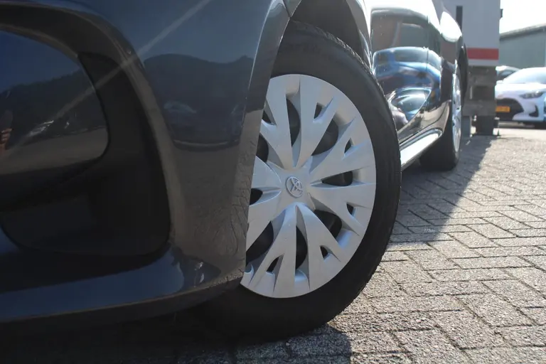Toyota Yaris 1.5 Hybrid Active Automaat, Applecarplay/Androidauto, Cruise Control afbeelding 4