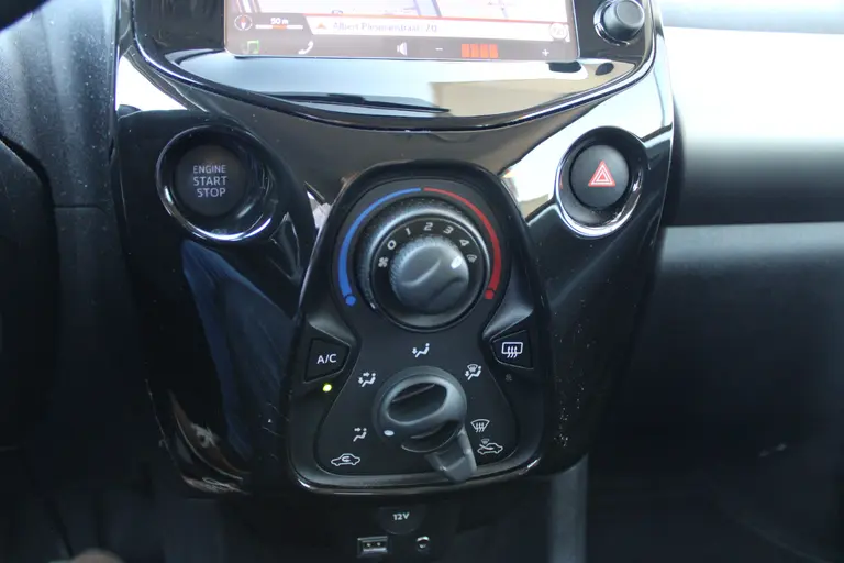 Citroën C1 1.0 e-VTi Shine Airco, Navigatie, Keyless start, LM velgen, Achteruitrij camera, Bluetooth, afbeelding 20