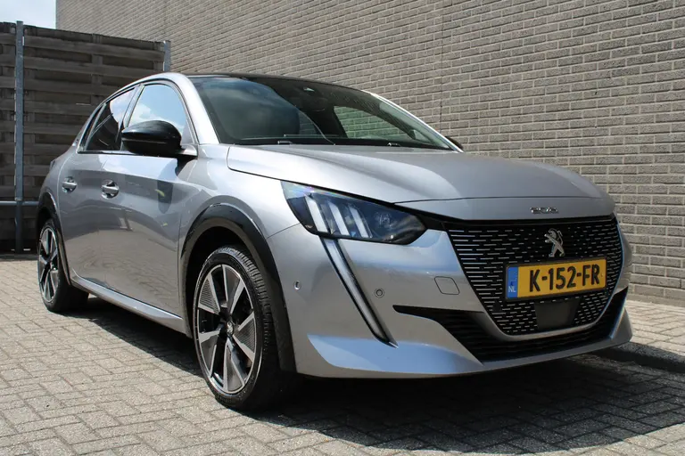 Peugeot e-208 EV GT 350 50 kWh Inclusief batterijtest Panoramadak, Navigatie, Cruise/Climate control, Apple carplay/Android auto, afbeelding 30