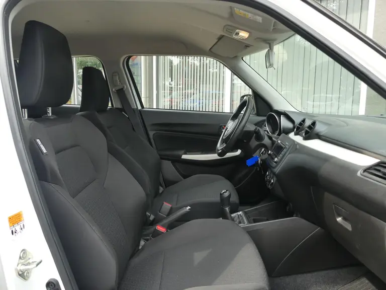 Suzuki Swift 1.2 Comfort Smart Hybrid Trekhaak, Cruise Control, Airco, LM Velgen afbeelding 8