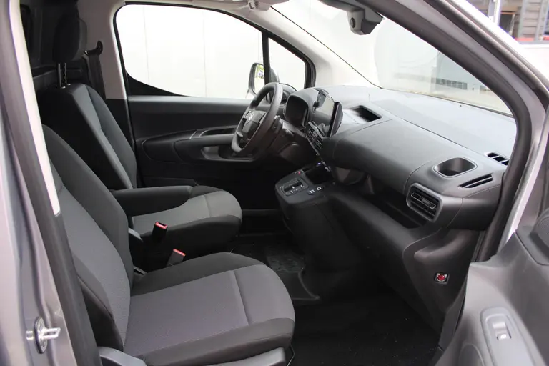 Citroën Berlingo 1.5 BlueHDi 130PK EAT8 Automaat L1 Achteruitrijcamera, Keyless Entry & Start, Parkeersensoren Achter, Aple Carplay, Android Auto afbeelding 26