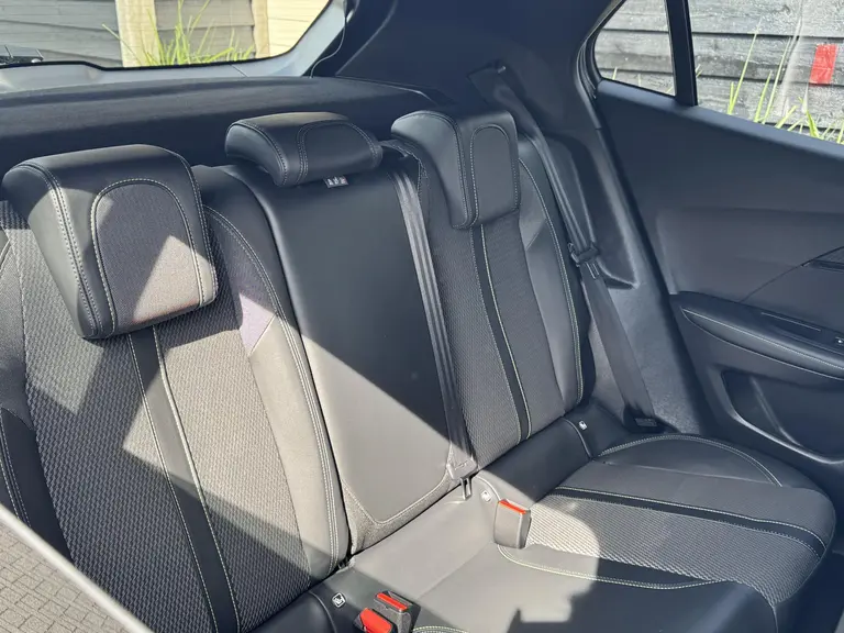 Peugeot 2008 GT 1.2 PureTech 130PK EAT8 Automaat Navigatie, Keyless, Rondomzichtcamera, Adaptieve Cruise Control, Draadloze Telefoonlader afbeelding 14
