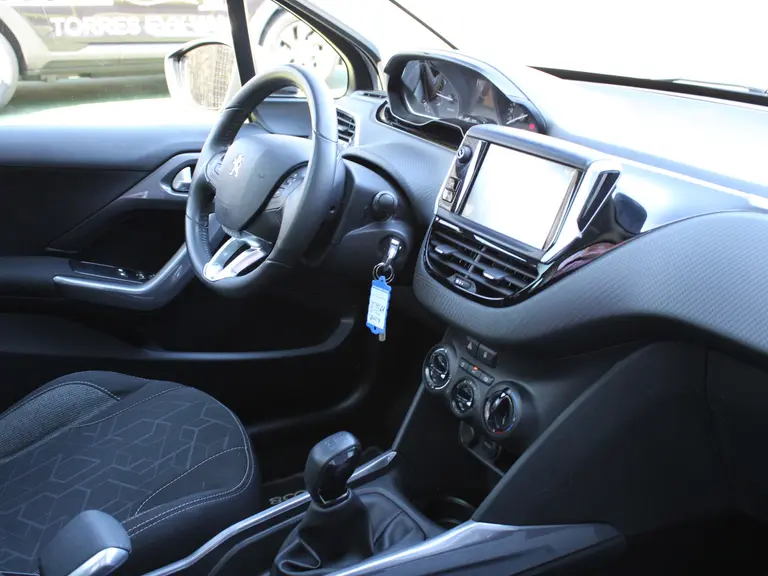 Peugeot 2008 1.2 PureTech 82PK Blue Lion Navigatie, Trekhaak, Parkeersensoren Achter, Apple Carplay, Android Auto, Panoramadak afbeelding 15